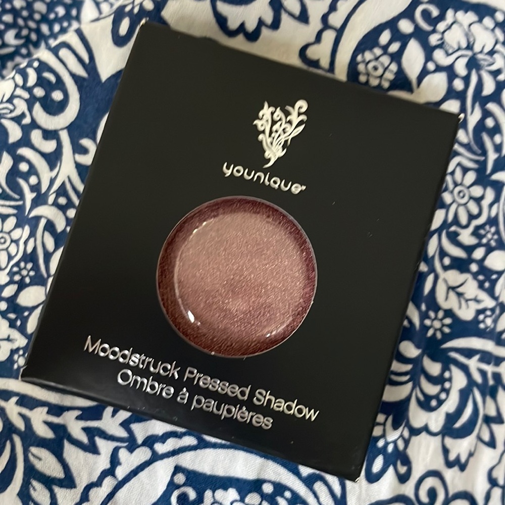 Brand new in box Younique eyeshadow in delirious